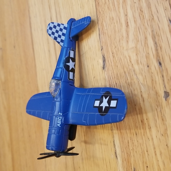 Maisto F4U-1D Corsair with stand - Picture 7 of 11